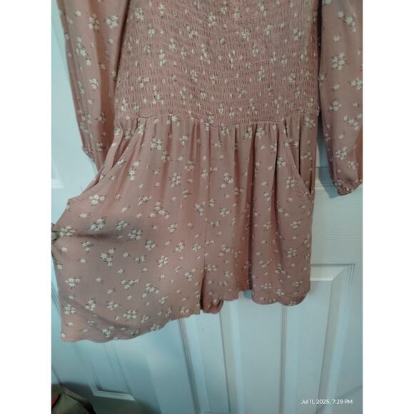 American Eagle Womens size Small Smocked Pocket Dainty Delicate Romantic Romper - Picture 5 of 10